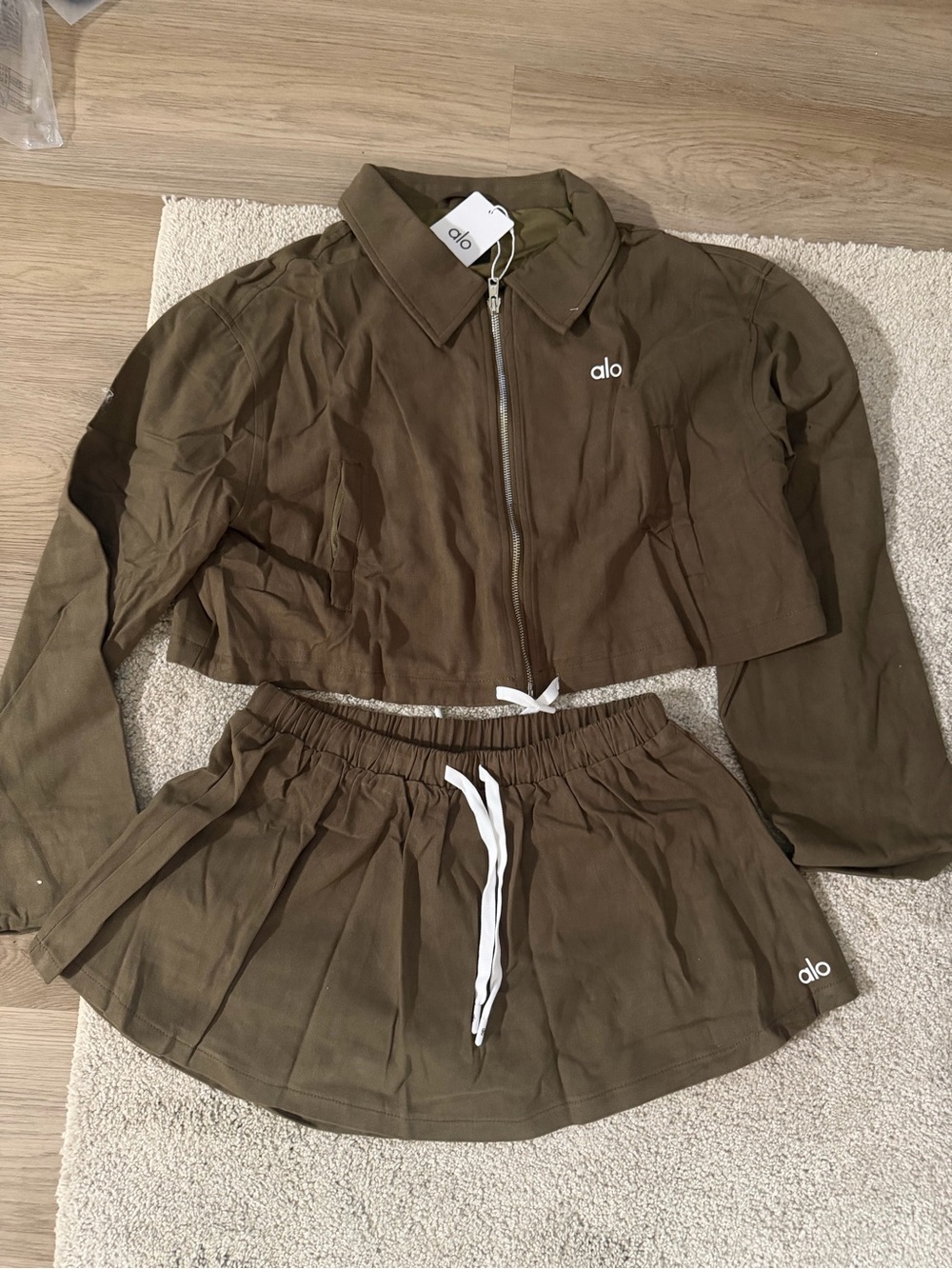 ALO Yoga Olive Green Cropped Zip Jacket & Skirt Set - Picture 2 of 5